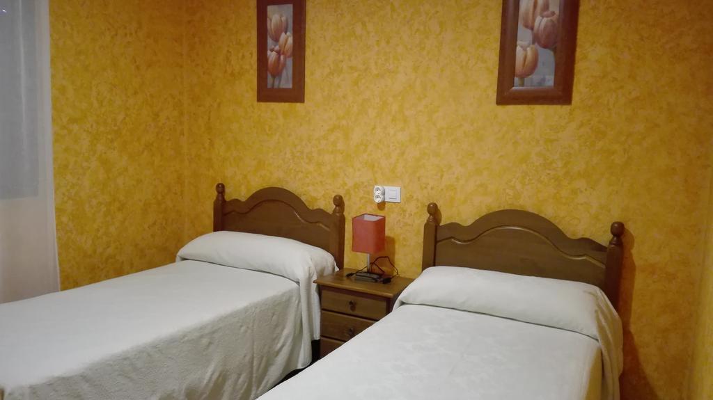Hostal La Aldaba Montearagon Exterior foto