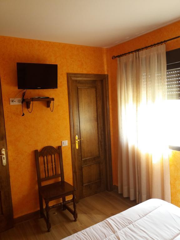 Hostal La Aldaba Montearagon Exterior foto