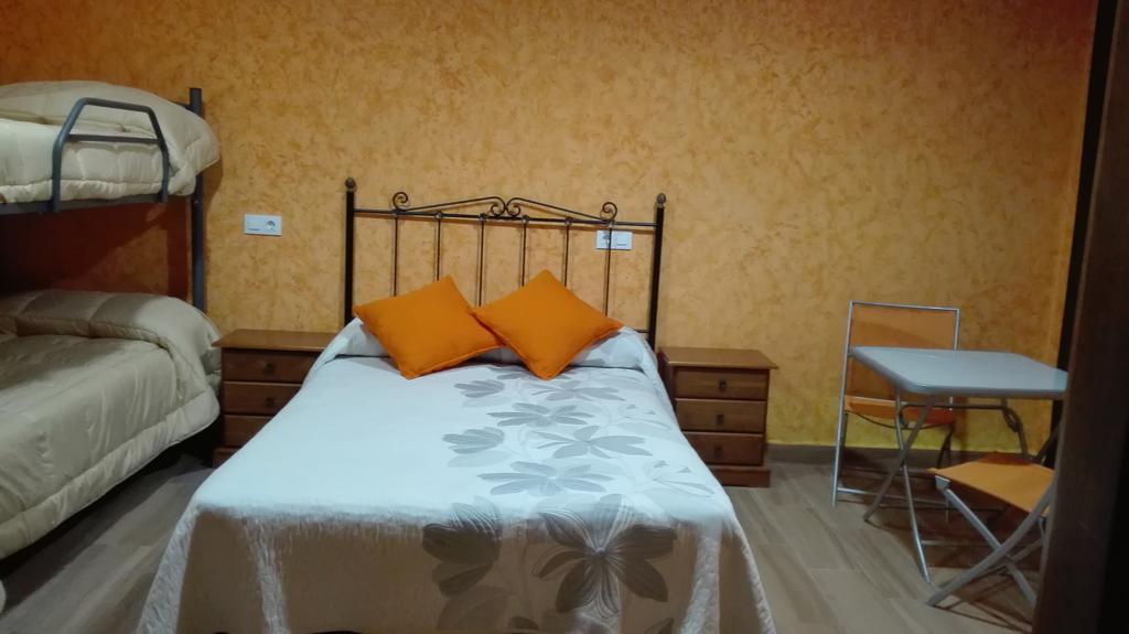 Hostal La Aldaba Montearagon Exterior foto