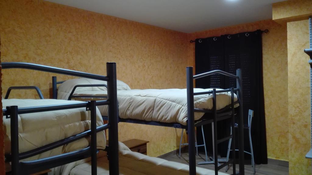 Hostal La Aldaba Montearagon Exterior foto