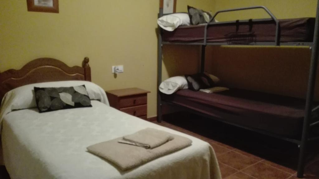 Hostal La Aldaba Montearagon Exterior foto