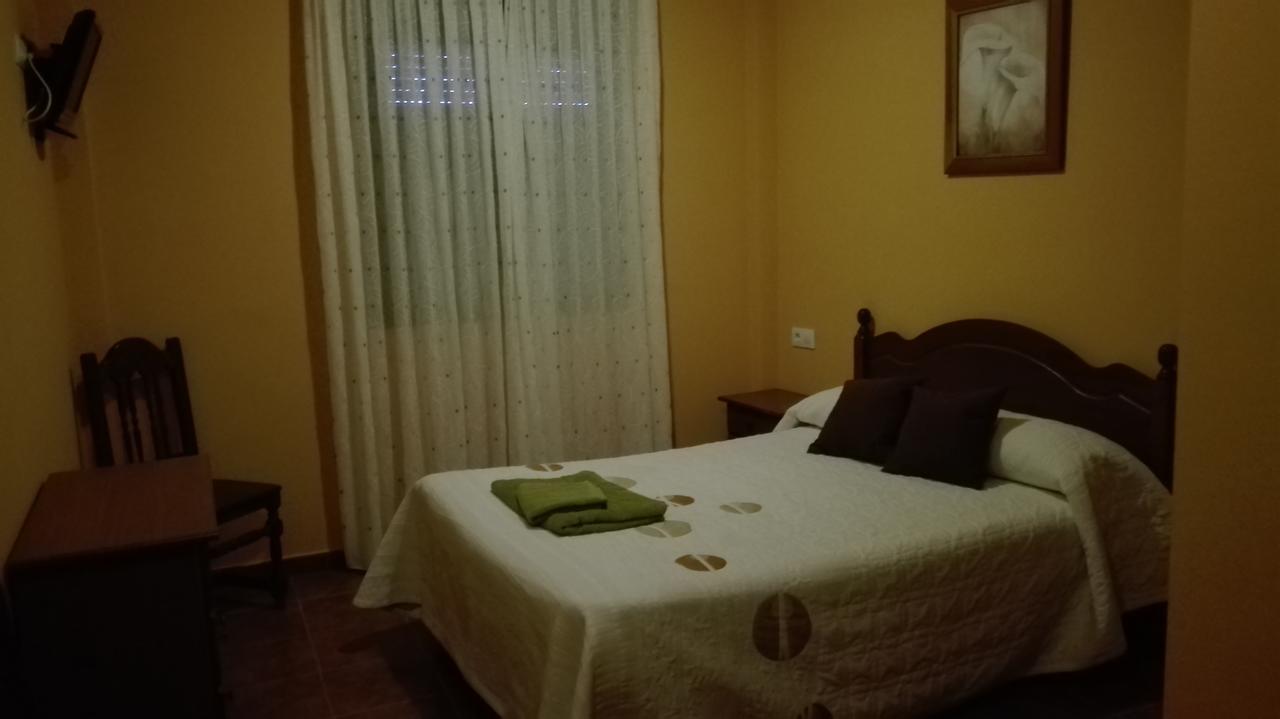 Hostal La Aldaba Montearagon Exterior foto