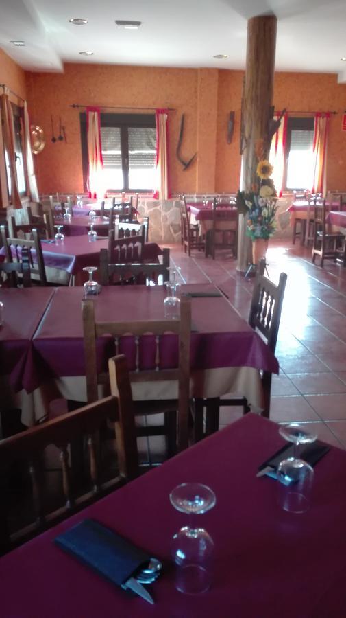 Hostal La Aldaba Montearagon Exterior foto