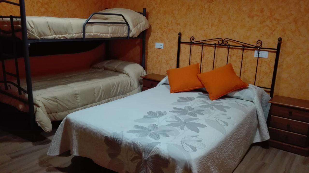 Hostal La Aldaba Montearagon Exterior foto